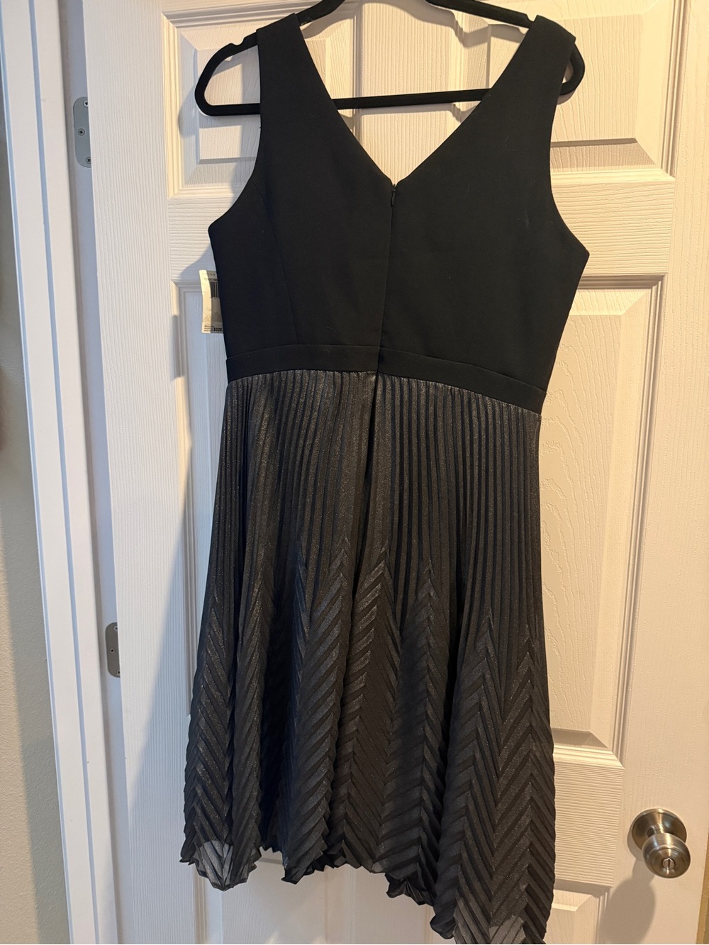 Trina Turk Black V‑Neck Pleated Midi Dress